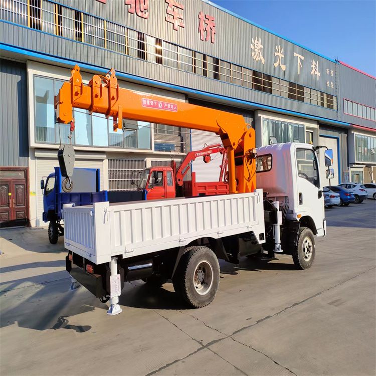 南澳乡三轮随车吊定制 农用改装机自备吊中瑞长期出售